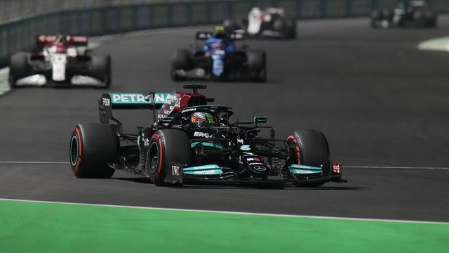 Lewis Hamilton a pris le meilleur sur ses concurrents lors des essais qualificatifs. [AP - Hassan Ammar]