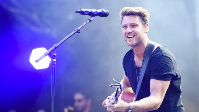 Le chanteur romand Bastian Baker sera la tête d'affiche de la tournée 2021 du Cirque Knie. [Keystone - Manuel Lopez]