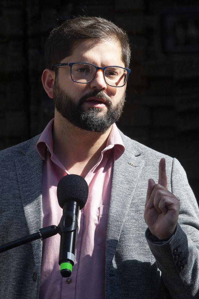 Gabriel Boric, candidat favori à la présidentielle chilienne. [AFP - Claudio Reyes]