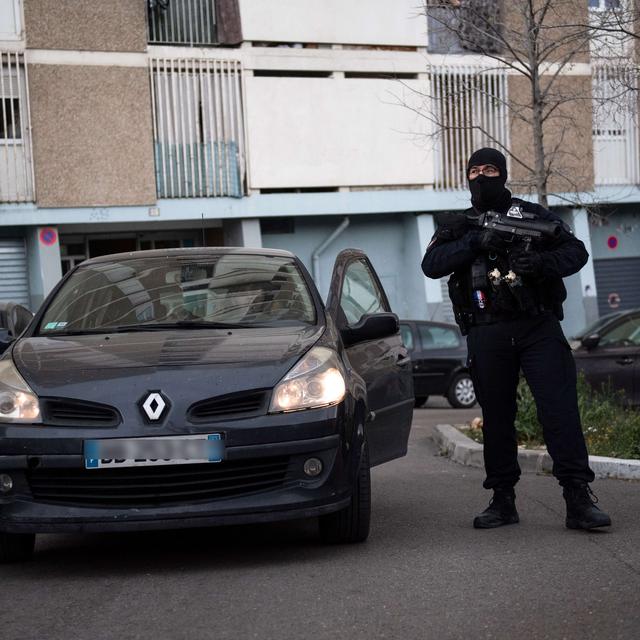 Opération anti-drogue dans la "Cité des oliviers", dans les quartiers nord de Marseille, le 26 mars 2020. [AFP - Clément Mahoudeau]