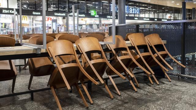 Un restaurant fermé à l'aéroport de Kloten, le 22 janvier 2021. [Keystone - Ennio Leanza]