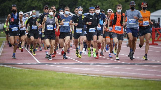 Le départ du "Swiss Canyon Trail" a Couvet dans le canton de Neuchâtel en juin 2021. [Keystone - Valentin Flauraud]