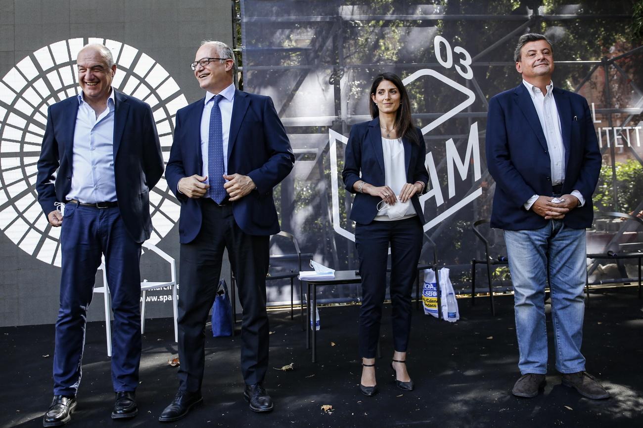 Les quatre candidats à la mairie de Rome (de gauche à droite): Enrico Michetti, Roberto Gualtieri, Virginia Raggi et Carlo Calenda. [Keystone - Fabio Frustaci]
