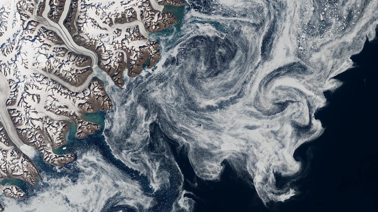 Image satellite de la côte est du Groenland en 2020. [NASA]