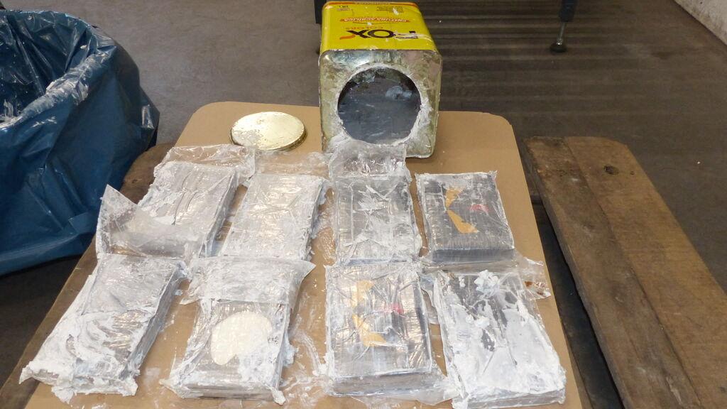 Quelque 23 tonnes de cocaïne ont été découvertes dans des conteneurs des ports allemand de Hambourg et belge d'Anvers: la plus importante saisie jamais effectuée en Europe. [AFP - Hamburg Customs Investigation Office]