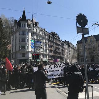 Manifestation à Lausanne en faveur de la ZAD du Mormont, le 3 avril 2021. [RTS - Xavier Alonso]