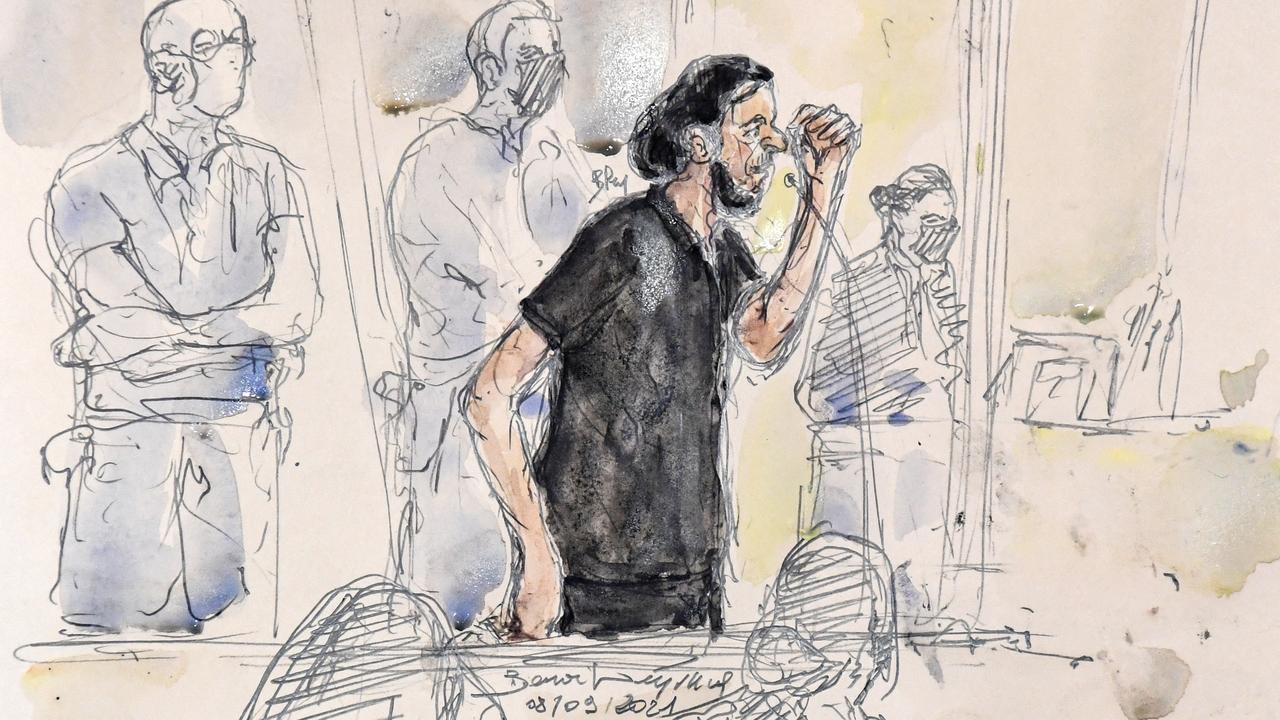 Salah Abdeslam croqué par une dessinateur le premier jour du procès des attentats du 13-Novembre, le 8 septembre 2021 à Paris. [AFP - Benoît Peyrucq]