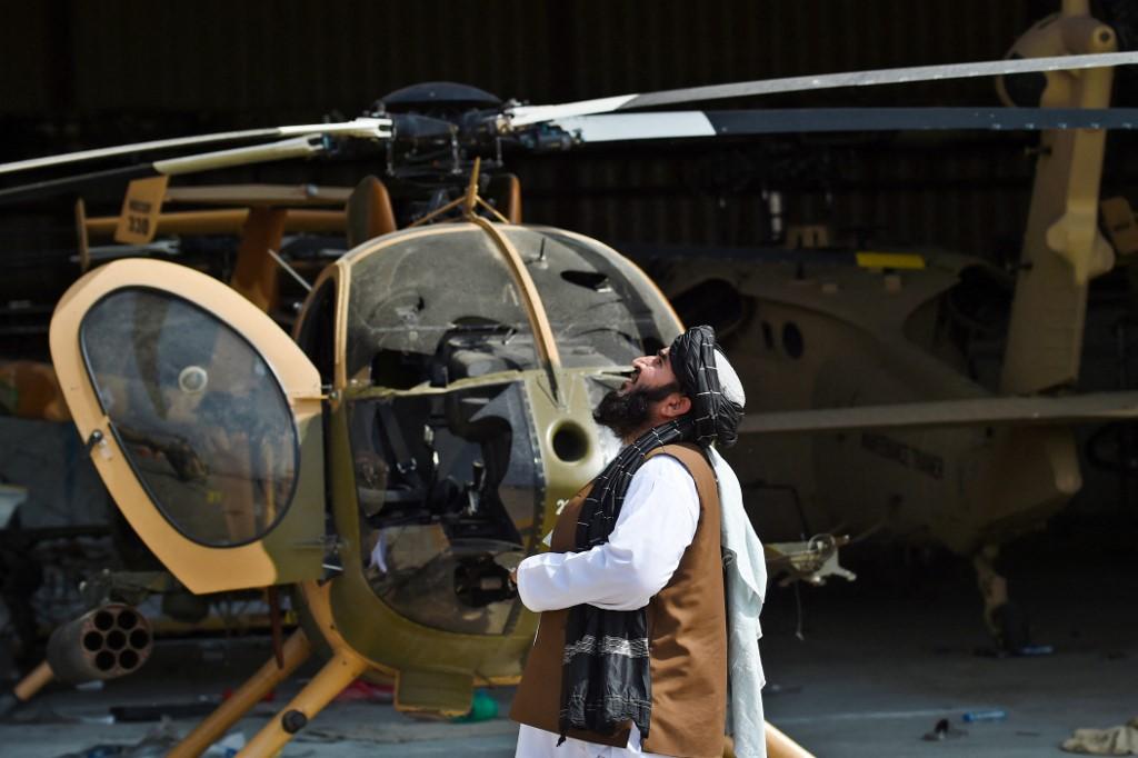 Un hélicoptère endommagé par les forces américaines avant leur départ de Kaboul. [AFP - Wakil Kohsar]