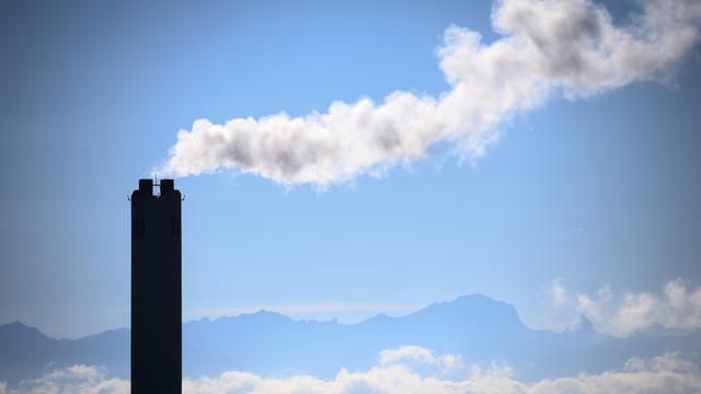 Des groupes controversés comme Holcim, Lonza et Nestlé sont financés par des fonds "verts" (image d'illustration). [Keystone - LAURENT GILLIERON]