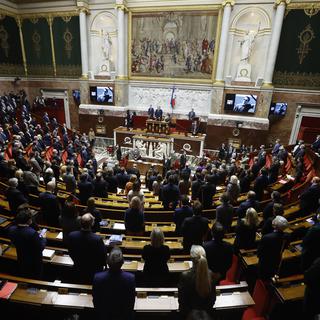 Le Parlement français observe une minute de silence en hommage à Samuel Paty, le 20 octobre 2020. [EPA/Keystone - Ian Langsdon]