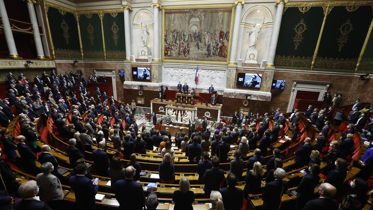 Le Parlement français observe une minute de silence en hommage à Samuel Paty, le 20 octobre 2020. [EPA/Keystone - Ian Langsdon]