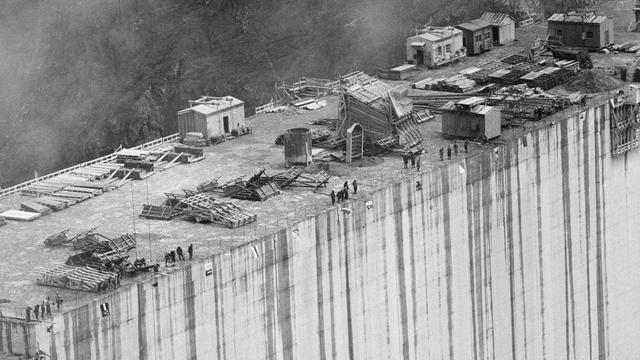 Le chantier du barrage de la Grande Dixence en 1957. [Keystone]