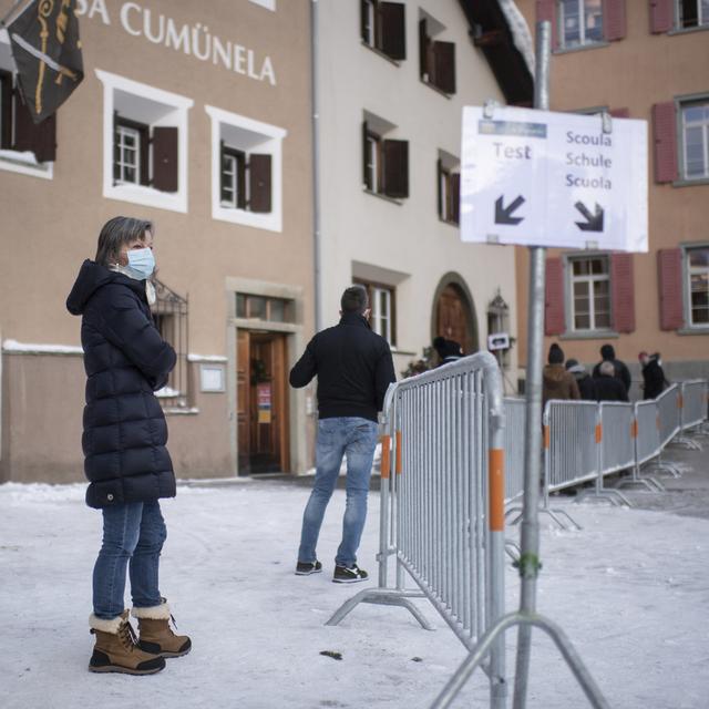 Un centre de tests à Zuoz. [Keystone - Gian Ehrenzeller]