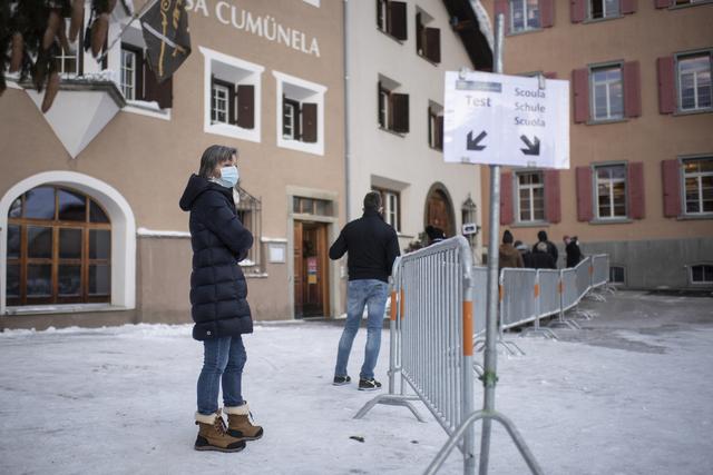 Un centre de tests à Zuoz. [Keystone - Gian Ehrenzeller]