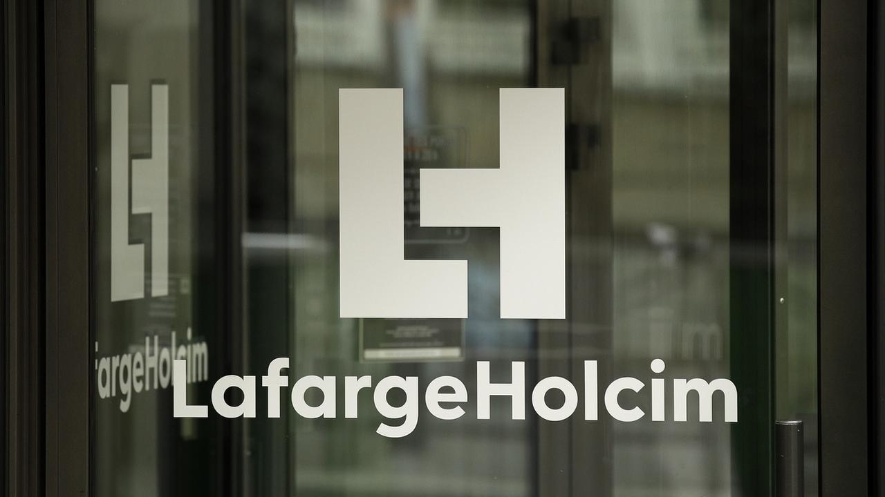Le logo du cimentier franco-suisse Lafarge-Holcim. [Keystone - Yoan Valat]