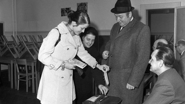 En ville de Berne, les femmes ont été autorisées à voter au début de l'année 1970, soit un an avant le droit de vote au niveau fédéral. [Keystone/Archive - Joe Widmer]