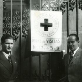 Les délégués George Henny (à gauche) et Andrés de Vizcaya à Madrid. [CICR]