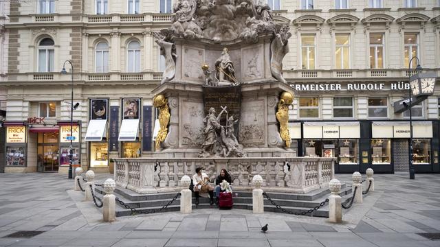 Le centre-ville de Vienne désert, lundi matin 22.11.2021. [AFP - Joe Klamar]