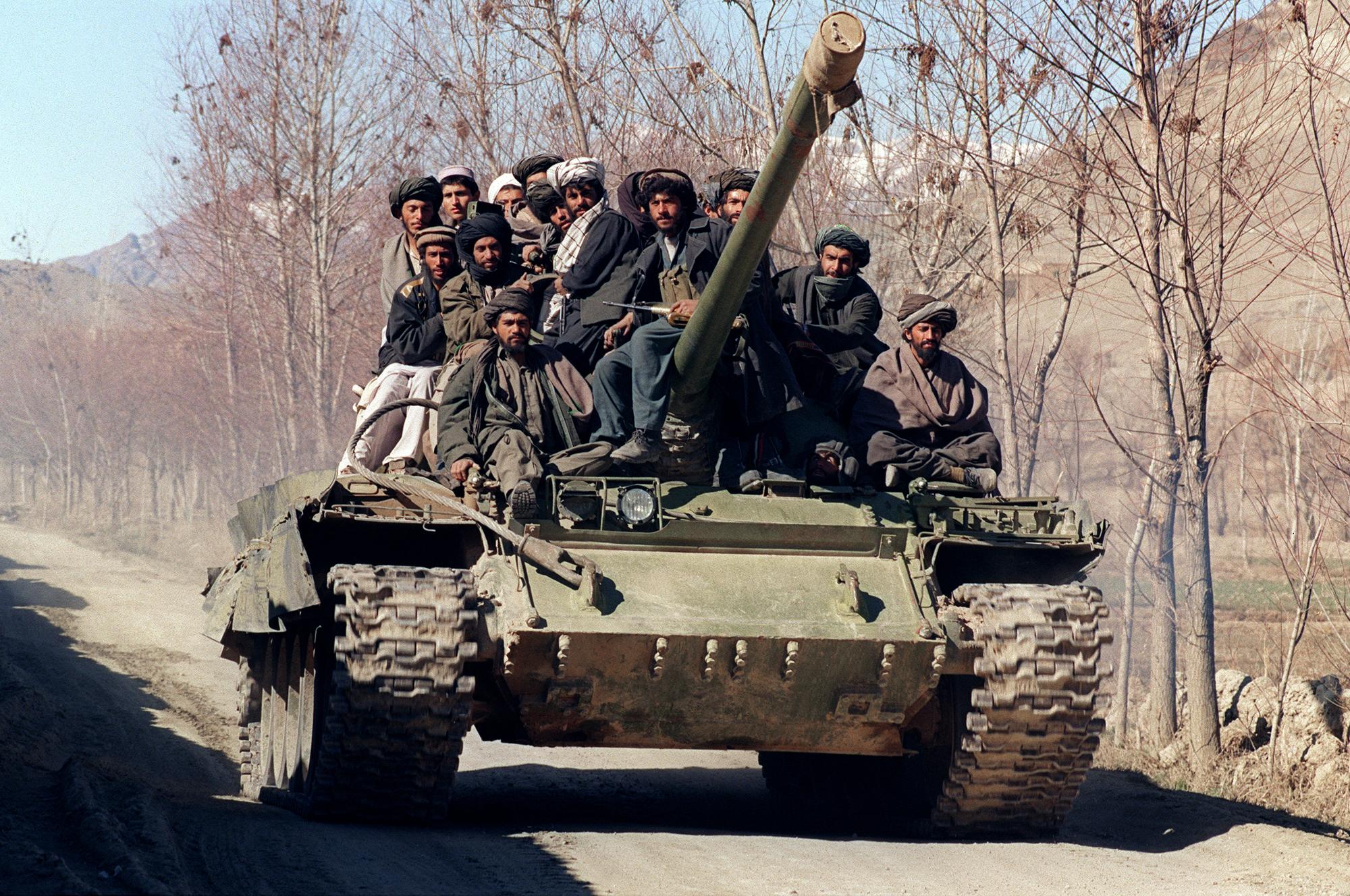 Les talibans en route vers Kaboul, en 1994. [afp - Saeed Khan]