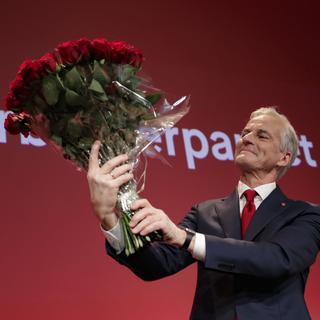 L'opposition de gauche emmenée par le travailliste Jonas Gahr Støre a remporté les législatives. [Keystone/AP - Javad Parsa]