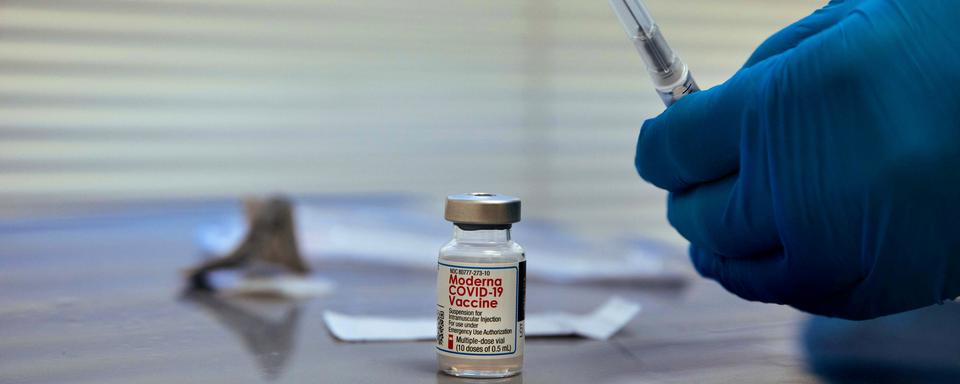 L'arrivée du vaccin de Moderna va changer la donne pour les cantons. [Reuters - Kevin Hagen]