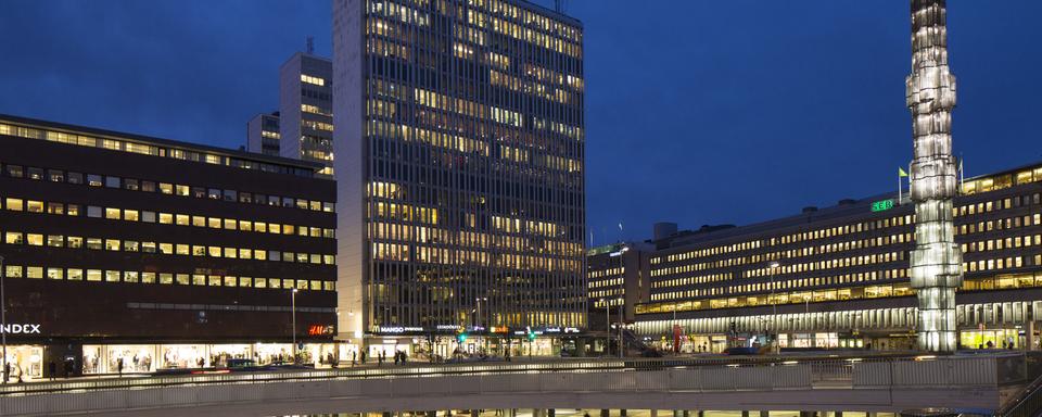 La place Sergel de nuit à Stockholm en Suède. [Keystone - Gaetan Bally]