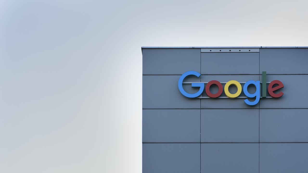 Un logo de Google sur son bâtiment zurichois. [Keystone - Christian Beutler]