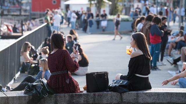 Des touristes à Lugano au Tessin. [Ti-Press/Keystone - Alessandro Crinari]