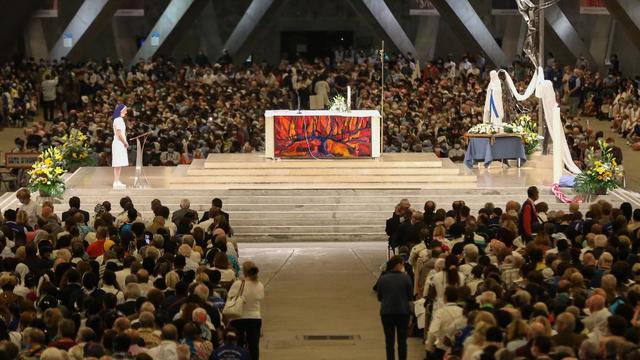 Près de 9000 fidèles rassemblés à Lourdes pour un pèlerinage. [AFP - Fred Scheiber]