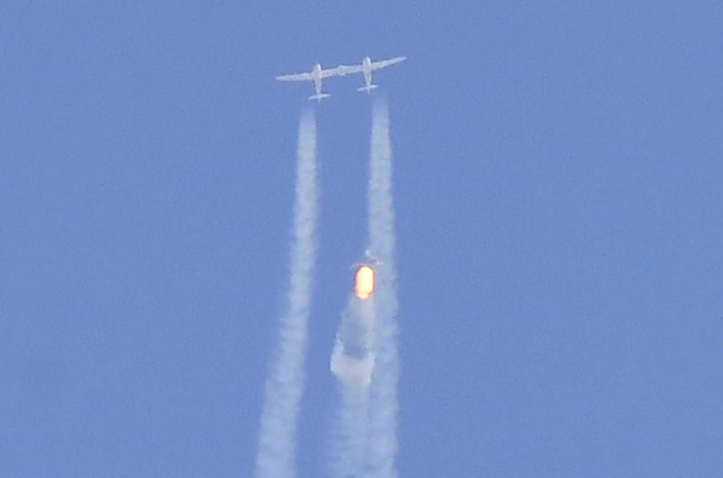 L'avion lanceur a largué le vaisseau spatial SpaceShipTwo Unity à 15'000 mètres d'altitude. [AFP - Patrick T. Fallon]