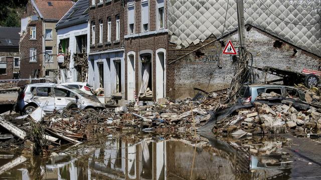 Les inondations historiques qui ont frappé la Belgique en milieu de semaine ont fait au moins 31 morts, selon un bilan officiel publié dimanche soir par les autorités, qui ont annoncé la fin des opérations de sauvetage. [KEYSTONE - JULIEN WARNAND]