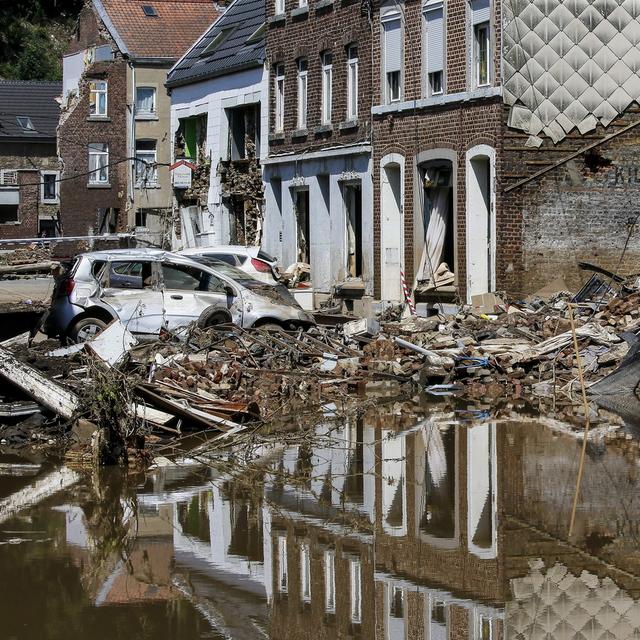 Les inondations historiques qui ont frappé la Belgique en milieu de semaine ont fait au moins 31 morts, selon un bilan officiel publié dimanche soir par les autorités, qui ont annoncé la fin des opérations de sauvetage. [KEYSTONE - JULIEN WARNAND]