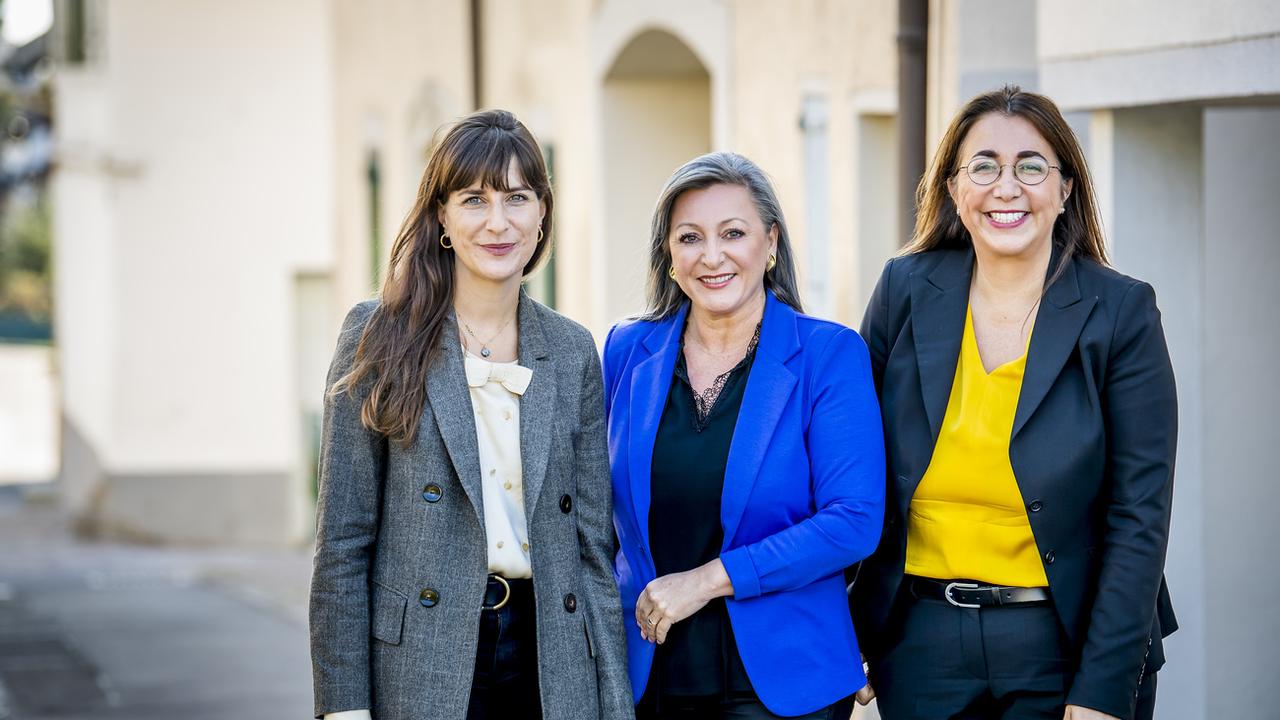 Les trois socialistes du Conseil d'Etat vaudois repartent pour un tour. Nuria Gorrite, Cesla Amarelle et Rebecca Ruiz souhaitent se représenter aux élections cantonales de mars prochain. [KEYSTONE - JEAN-CHRISTOPHE BOTT]