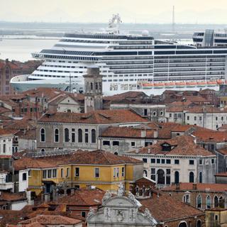 Le navire de croisière MSC Preziosa dans le canal de la Giudecca à Venise en avril 2014. [Keystone - EPA/ANDREA MEROLA]