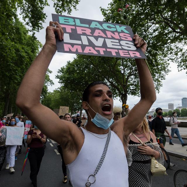 Manifestation le 27 juin 2020 à Londres, pour célébrer la communauté trans noire et protester contre les violences à l'encontre des personnes trans. [AFP - WIktor Szymanowicz / NurPhoto]
