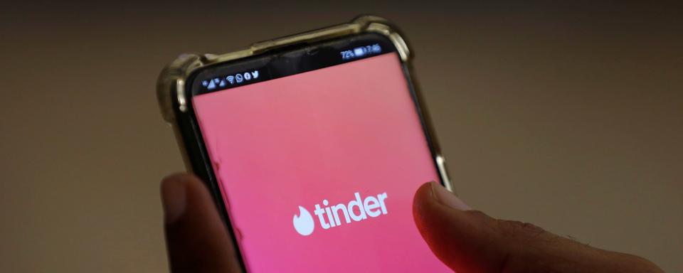 L'application Tinder sur un téléphone. [Reuters - Akhtar Soomro]