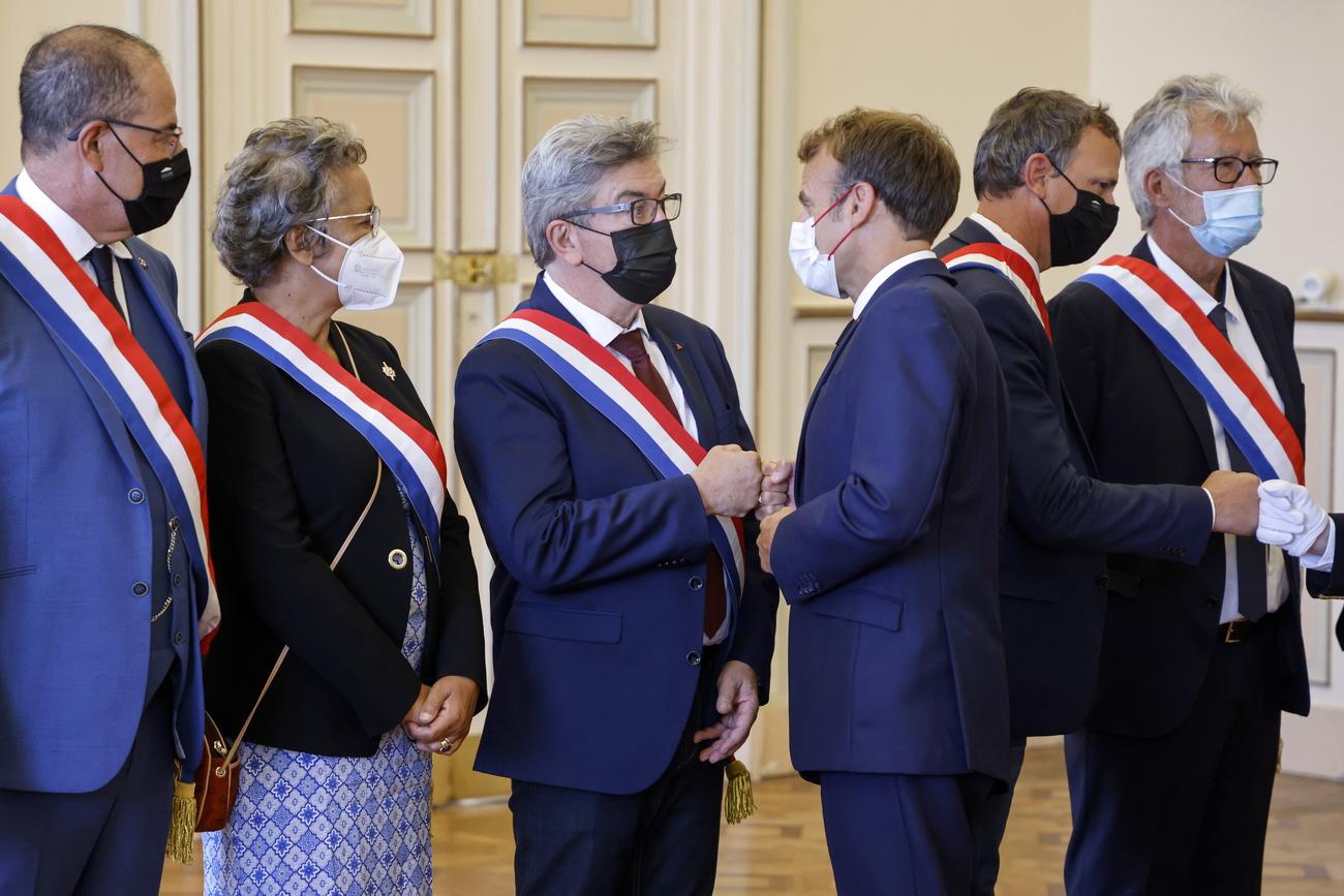 Emmanuel Macron a rencontré une vingtaine d'élus marseillais, dont le parlementaire et président du parti La France Insoumise, Jean-Luc Mélenchon. [Keystone - Ludovic Marin]