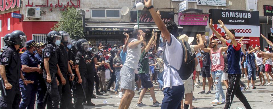 Une manifestation à Tunis le 25 juillet 2021. [AP Photo/Keystone - Hassene Dridi]