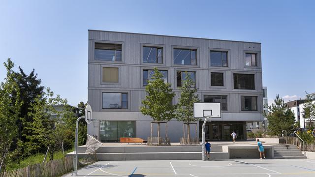 Une vue du Collège de Riant-Pré lors d'une conférence de presse sur la rentrée scolaire lausannoise 2021-2022 le jeudi 19 août 2021 à Lausanne. [KEYSTONE - JEAN-CHRISTOPHE BOTT]