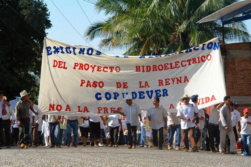 Manifestation contre le projet hydroélectrique de Paso de Reyna. [EJAtlas Ciudad de México | www.desinformemonos.org]