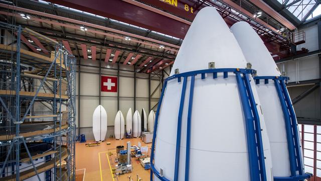 Coiffes de fusées dans une halle de Ruag International à Emmen (LU). [Keystone - Urs Flüeler]