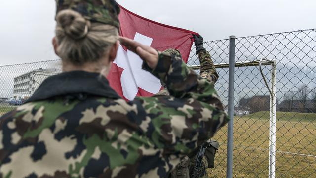 La Société Suisse des Officiers (SSO) est favorable au service militaire obligatoire pour les femmes. [Keystone - Christian Beutler]