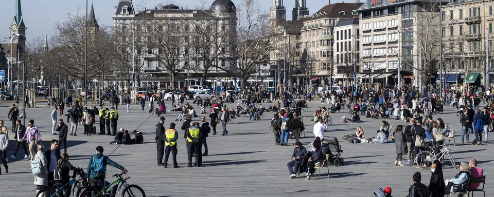 Y a-t-il plus de sectes ou de mouvements à tendance sectaire depuis le début de la pandémie? [Keystone - Ennio Leanza]