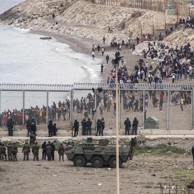 L'Espagne a renvoyé au Maroc 2700 migrants entrés à Ceuta. [Keystone/AP - Javier Fergo]