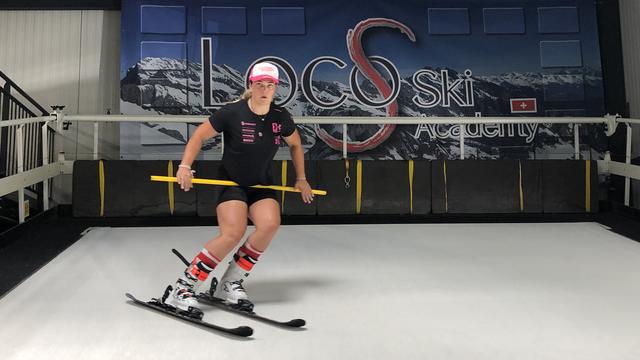 La Loco Ski Academy est la première piste de ski indoor de Suisse. [RTS - Stéphane Gabioud]