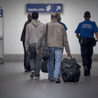 Des migrants arrivent à la gare de Chiasso, au Tessin (image d'illustration). [Keystone/Ti-Press - Pablo Gianinazzi]