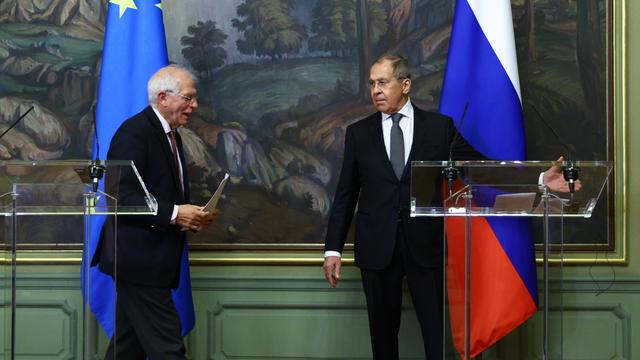 Josep Borrell (à gauche) s'est rendu à Moscou du 4 au 6 février à l'invitation du Kremlin pour la première visite d'un chef de la diplomatie européenne en Russie depuis 2017. [AFP - RUSSIAN FOREIGN MINISTRY]