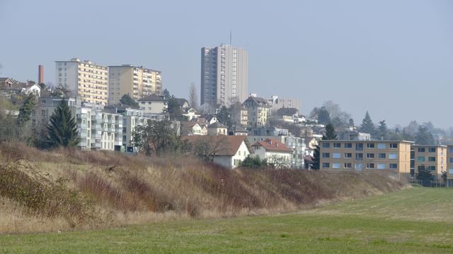 Spray au poivre dans le visage, coups de matraque et de couteau dans le dos, une quinzaine de jeunes ont blessé deux individus, en septembre dernier, dans le quartier de la Bourdonnette à Lausanne. [KEYSTONE - CHRISTIAN BRUN]