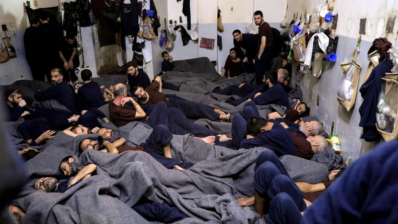 Des prisonniers suspectés d'appartenir au groupe Etat islamique, photographiés ici dans une prison de la ville syrienne de Hasaka, le 7 janvier 2020. [Reuters - Goran Tomasevic]