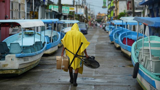 Le puissant ouragan Grace touche terre dans l'est du Mexique. [Reuters - Oscar Martinez]